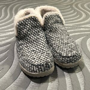 Hey Dude bootie/slip shoes